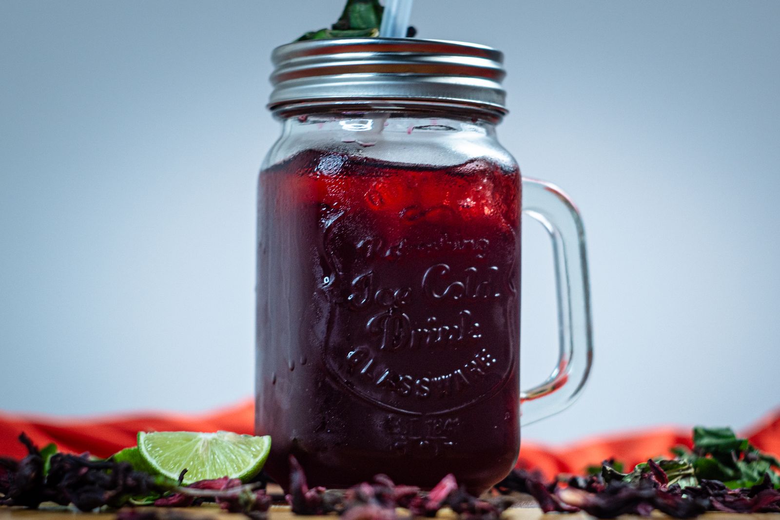 Agua de Jamaica with lime and mint